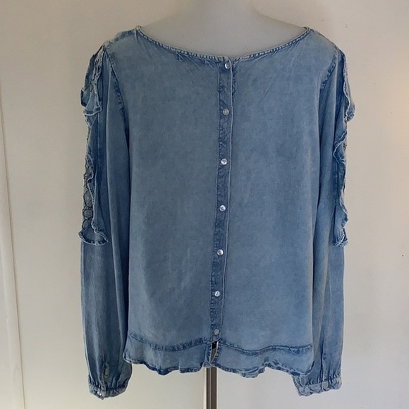 Large blue Jean style long sleeve top with lace and ruffle details, button back - Picture 1 of 5